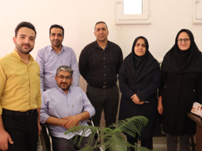 تبریک روز کارمند توسط مدیر داخلی بیمارستان