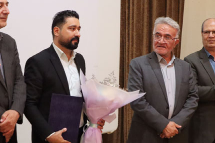 حکم ریاست بیمارستان فاطمیه بادرود از طرف دکترشیرانی باحضور مسئولین استانی و منطقه ای، امروز دوشنبه۳۱ شهریورماه درسینمافرهنگ بادرود به #دکترزاهدی اعطاء گردید.