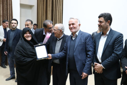 مراسم تجلیل از خیرین سلامت بیمارستان فاطمیه بادرود