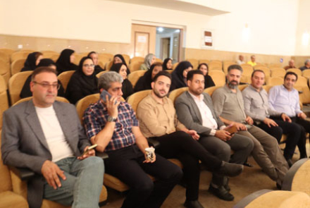 حکم ریاست بیمارستان فاطمیه بادرود از طرف دکترشیرانی باحضور مسئولین استانی و منطقه ای، درسینمافرهنگ بادرود به #دکترزاهدی اعطاء گردید.