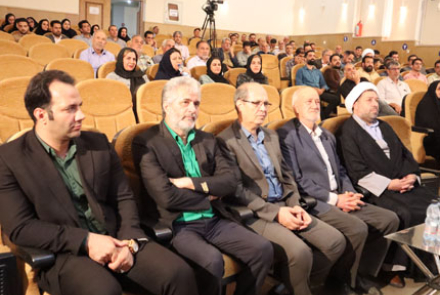 حکم ریاست بیمارستان فاطمیه بادرود از طرف دکترشیرانی باحضور مسئولین استانی و منطقه ای، درسینمافرهنگ بادرود به #دکترزاهدی اعطاء گردید.