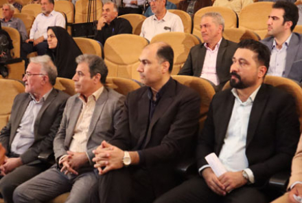 حکم ریاست بیمارستان فاطمیه بادرود از طرف دکترشیرانی باحضور مسئولین استانی و منطقه ای، درسینمافرهنگ بادرود به #دکترزاهدی اعطاء گردید.