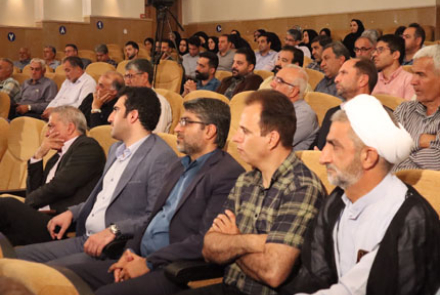 حکم ریاست بیمارستان فاطمیه بادرود از طرف دکترشیرانی باحضور مسئولین استانی و منطقه ای، درسینمافرهنگ بادرود به #دکترزاهدی اعطاء گردید.