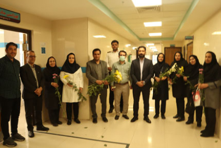 تجلیل رئیس بیمارستان فاطمیه بادرود از پرستاران بیمارستان‌ خاتم الانبیا نطنز به مناسبت روز پرستار