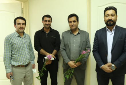 تجلیل رئیس بیمارستان فاطمیه بادرود از پرستاران بیمارستان‌ خاتم الانبیا نطنز به مناسبت روز پرستار