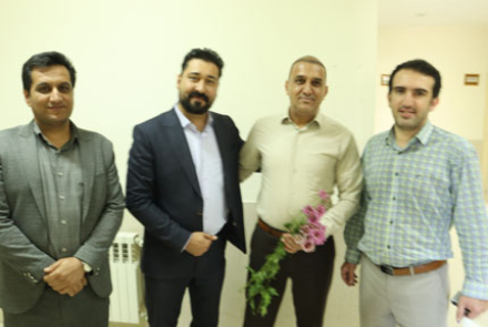 تجلیل رئیس بیمارستان فاطمیه بادرود از پرستاران بیمارستان‌ خاتم الانبیا نطنز به مناسبت روز پرستار