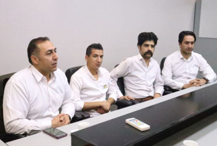 به مناسبت فرا رسیدن ٢٦ آذر روز حمل و نقل و رانندگان از همکاران واحد نقلیه بیمارستان فاطمیه بادرود تقدیر شد