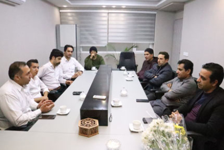 به مناسبت فرا رسیدن ٢٦ آذر روز حمل و نقل و رانندگان از همکاران واحد نقلیه بیمارستان فاطمیه بادرود تقدیر شد