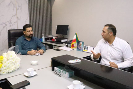 به مناسبت فرا رسیدن ٢٦ آذر روز حمل و نقل و رانندگان از همکاران واحد نقلیه بیمارستان فاطمیه بادرود تقدیر شد