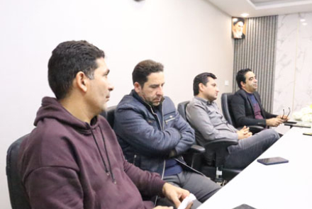 به مناسبت فرا رسیدن ٢٦ آذر روز حمل و نقل و رانندگان از همکاران واحد نقلیه بیمارستان فاطمیه بادرود تقدیر شد