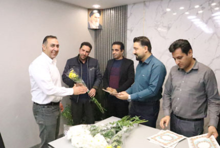 به مناسبت فرا رسیدن ٢٦ آذر روز حمل و نقل و رانندگان از همکاران واحد نقلیه بیمارستان فاطمیه بادرود تقدیر شد