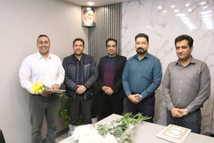 به مناسبت فرا رسیدن ٢٦ آذر روز حمل و نقل و رانندگان از همکاران واحد نقلیه بیمارستان فاطمیه بادرود تقدیر شد