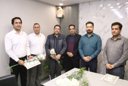 به مناسبت فرا رسیدن ٢٦ آذر روز حمل و نقل و رانندگان از همکاران واحد نقلیه بیمارستان فاطمیه بادرود تقدیر شد