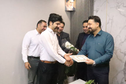 به مناسبت فرا رسیدن ٢٦ آذر روز حمل و نقل و رانندگان از همکاران واحد نقلیه بیمارستان فاطمیه بادرود تقدیر شد