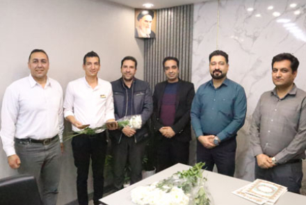 به مناسبت فرا رسیدن ٢٦ آذر روز حمل و نقل و رانندگان از همکاران واحد نقلیه بیمارستان فاطمیه بادرود تقدیر شد