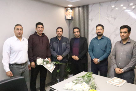 به مناسبت فرا رسیدن ٢٦ آذر روز حمل و نقل و رانندگان از همکاران واحد نقلیه بیمارستان فاطمیه بادرود تقدیر شد