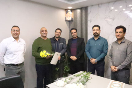 به مناسبت فرا رسیدن ٢٦ آذر روز حمل و نقل و رانندگان از همکاران واحد نقلیه بیمارستان فاطمیه بادرود تقدیر شد