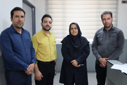 تبریک روز کارمند توسط مدیر داخلی بیمارستان