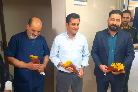 تجلیل از پرستاران بیمارستان فاطمیه بادرود توسط نیروی نظامی ، انتظامی و بسیجیان