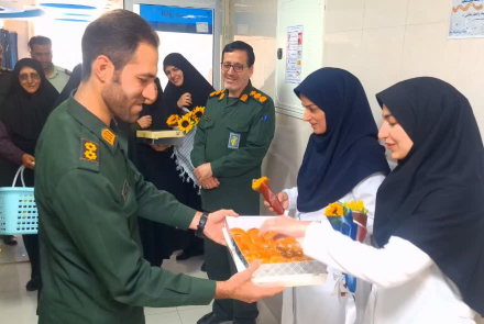 تجلیل از پرستاران بیمارستان فاطمیه بادرود توسط نیروی نظامی ، انتظامی و بسیجیان