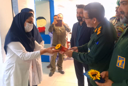 تجلیل از پرستاران بیمارستان فاطمیه بادرود توسط نیروی نظامی ، انتظامی و بسیجیان