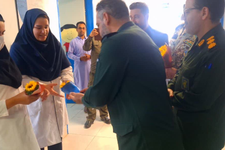 تجلیل از پرستاران بیمارستان فاطمیه بادرود توسط نیروی نظامی ، انتظامی و بسیجیان