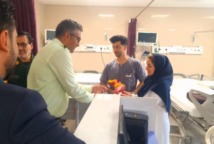 تجلیل از پرستاران بیمارستان فاطمیه بادرود توسط نیروی نظامی ، انتظامی و بسیجیان