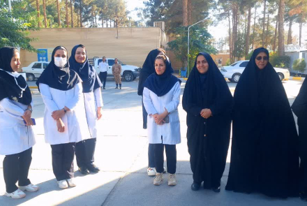 تجلیل از پرستاران بیمارستان فاطمیه بادرود توسط نیروی نظامی ، انتظامی و بسیجیان