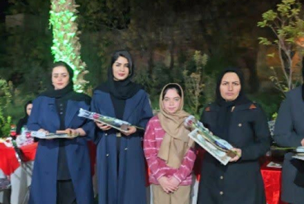 تجلیل از پرستاران بیمارستان بادرودونطنز در باغ دکتر محققی