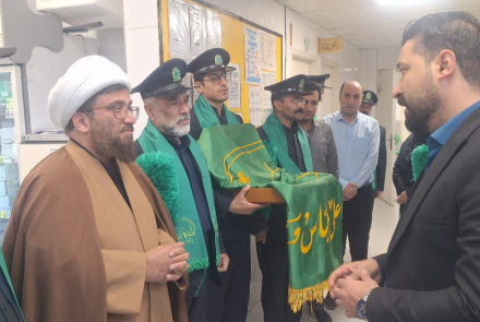 حضور خادمان به همراه پرچم متبرک بر بالین بیماران بیمارستان فاطمیه بادرود