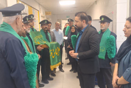 حضور خادمان به همراه پرچم متبرک بر بالین بیماران بیمارستان فاطمیه بادرود