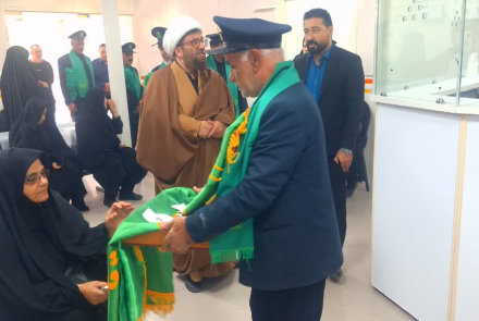 حضور خادمان به همراه پرچم متبرک بر بالین بیماران بیمارستان فاطمیه بادرود