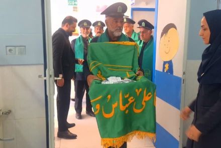 حضور خادمان به همراه پرچم متبرک بر بالین بیماران بیمارستان فاطمیه بادرود