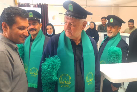 حضور خادمان به همراه پرچم متبرک بر بالین بیماران بیمارستان فاطمیه بادرود