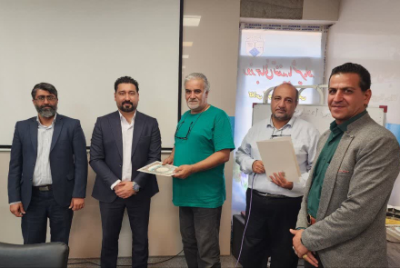 نشست صمیمی ریاست بیمارستان فاطمیه بادرود با خبرنگاران و فعالان فضای مجازی