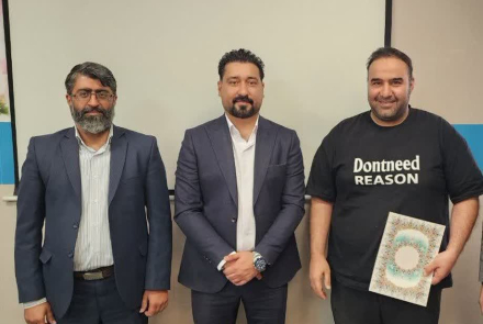 نشست صمیمی ریاست بیمارستان فاطمیه بادرود با خبرنگاران و فعالان فضای مجازی